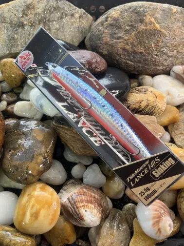 Señuelo DUO Tide Minnow LANCE 140s PHA0087 Mazume Sardine