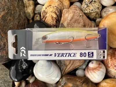 Daiwa Shoreline Shiner Z Vertice 80S Chart Back Pearl